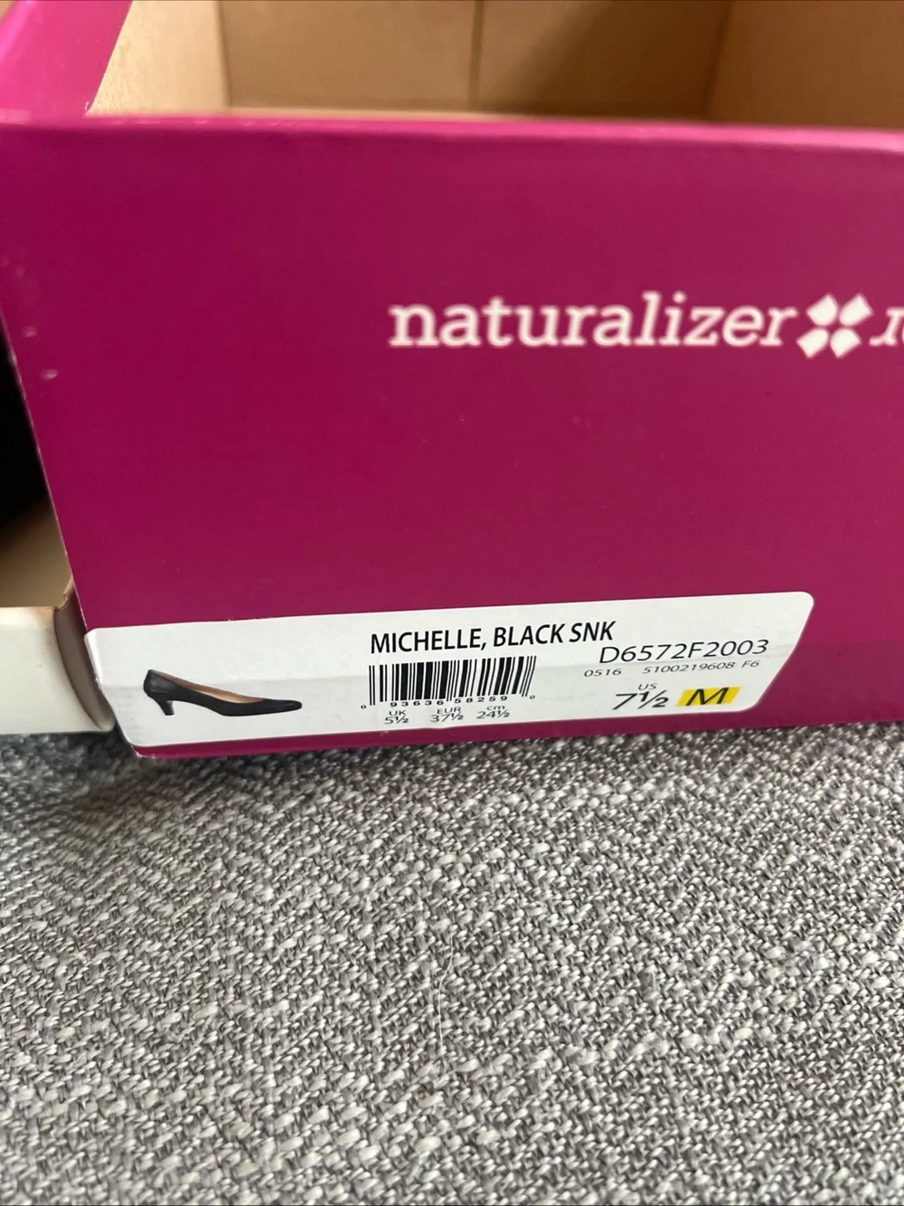 Naturalizer Black Textured Round-Toe Heels